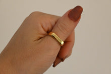 Load image into Gallery viewer, &quot;QUEEN&quot; Engraved on Bar of Gold Stainless Steel Thumb Ring 
