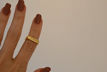 Load image into Gallery viewer, &quot;QUEEN&quot; Engraved on Bar of Gold Stainless Steel Mid Finger Ring
